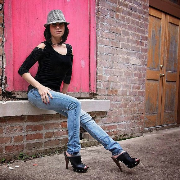Poshmark profile picture for @kbesanson